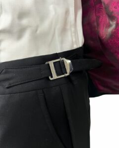 Side adjusters add a touch of luxe