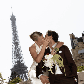 Couple kissing in front of the Eiffel Tower for a blog about how to care for a suit while travelling