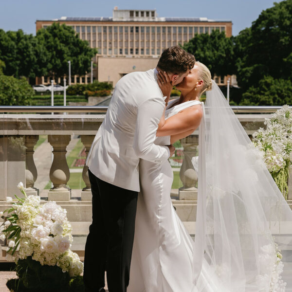 Bride and groom on the Hunter Balcony, Newcastle City Hall